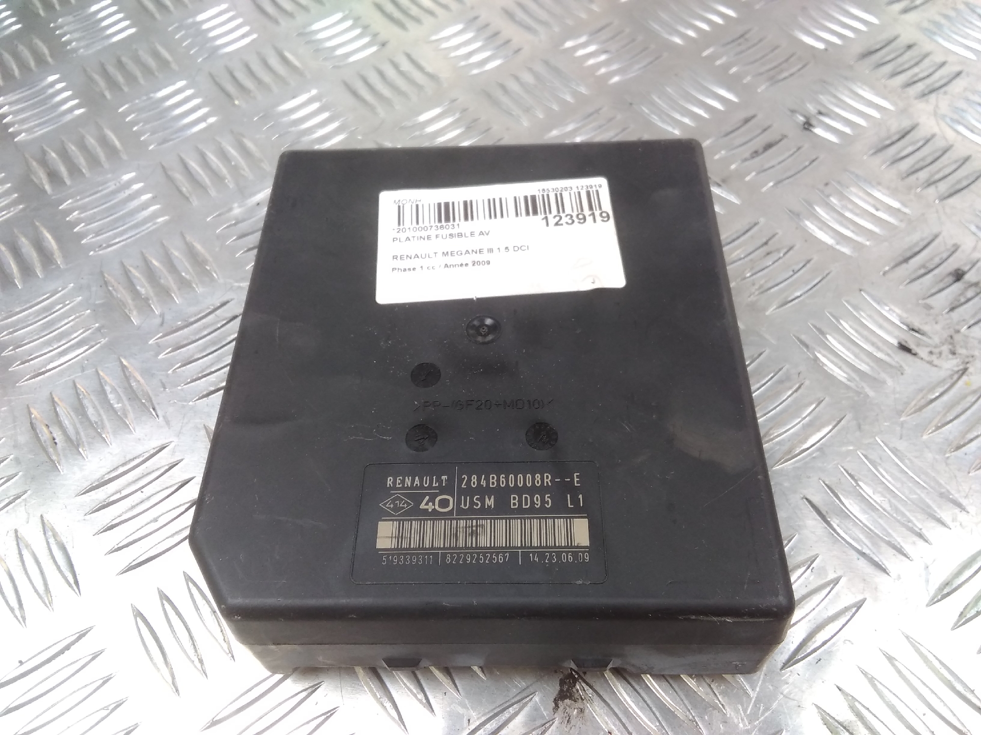 PLATINE FUSIBLE AV Renault Megane Iii 243880001R R123919 EUR 90,00