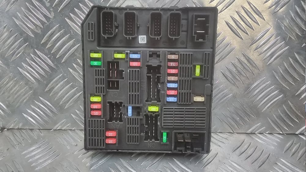 PLATINE FUSIBLE AV Renault Scenic 3 R126392 EUR 55,00 PicClick FR