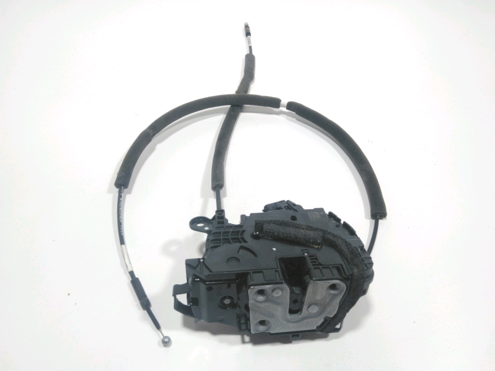 Serrure de porte avant droite