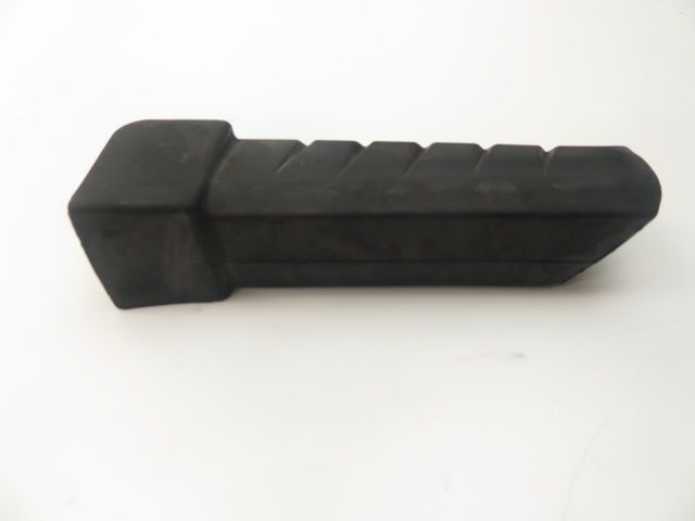 Repose pieds arriere droit