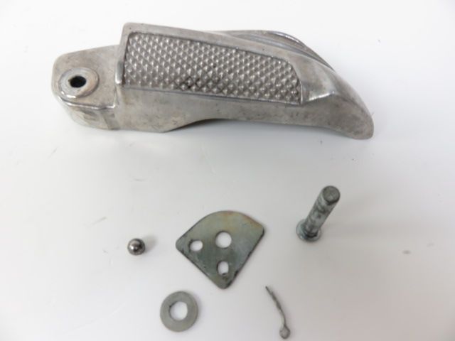 Repose pieds arriere droit