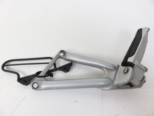 Platine et repose pieds arriere gauche