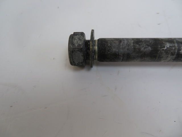 AXE DE ROUE ARRIERE