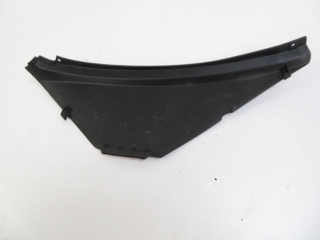 CACHE LATERAL DROIT