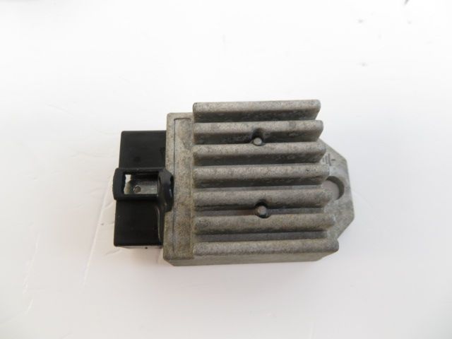 REGULATEUR DE TENSION