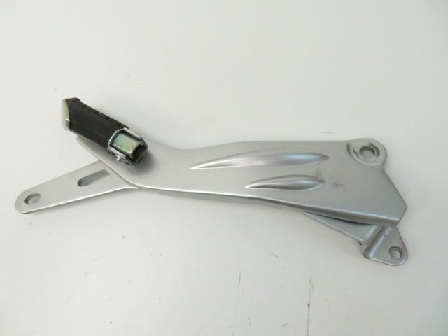 Platine arriere droite complete