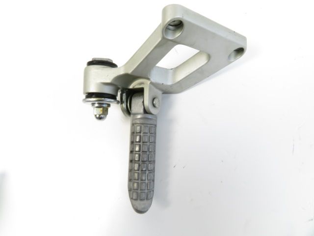 PLATINE ET REPOSE PIEDS ARRIERE DROIT