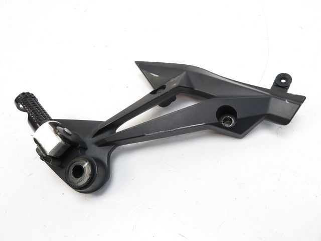 PLATINE ET REPOSE PIEDS ARRIERE DROIT