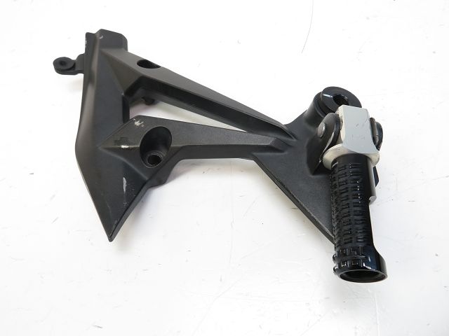 PLATINE ET REPOSE PIEDS ARRIERE DROIT