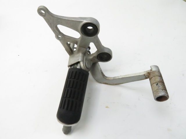 PLATINE AVANT DROITE