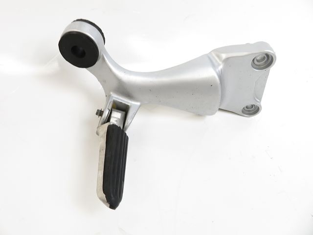 PLATINE ET REPOSE PIEDS ARRIERE DROIT