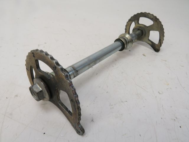 AXE DE ROUE ARRIERE