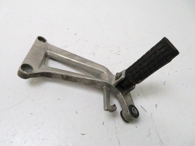 PLATINE ET REPOSE PIEDS ARRIERE DROIT