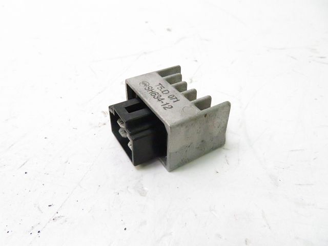 REGULATEUR DE TENSION