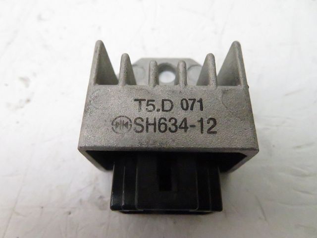REGULATEUR DE TENSION