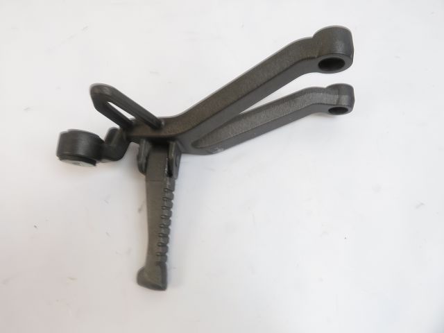 PLATINE ET REPOSE PIEDS ARRIERE DROIT