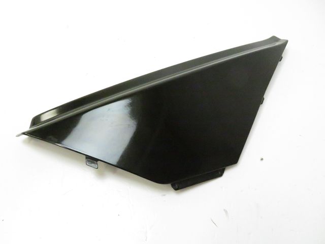 CACHE LATERAL GAUCHE