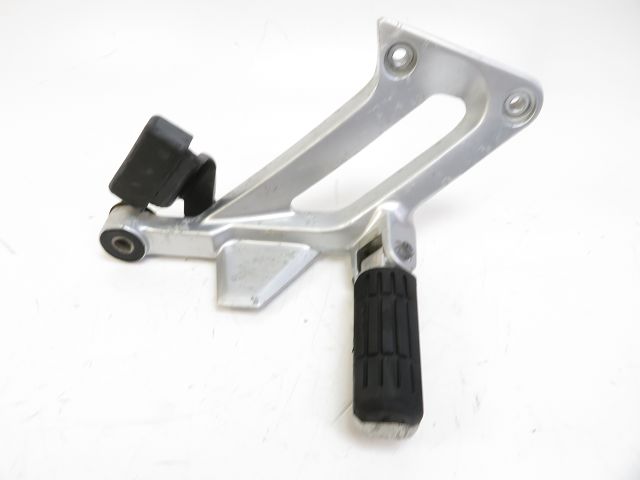 PLATINE ET REPOSE PIEDS ARRIERE DROIT