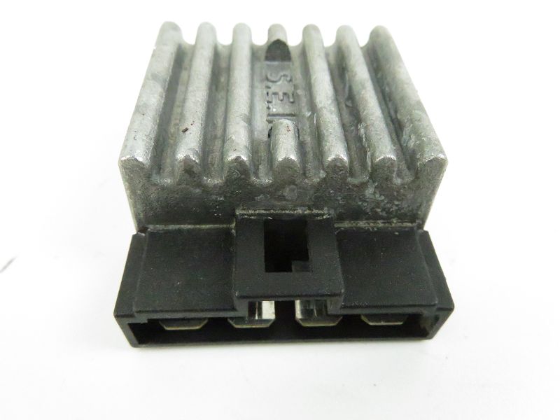 REGULATEUR DE TENSION