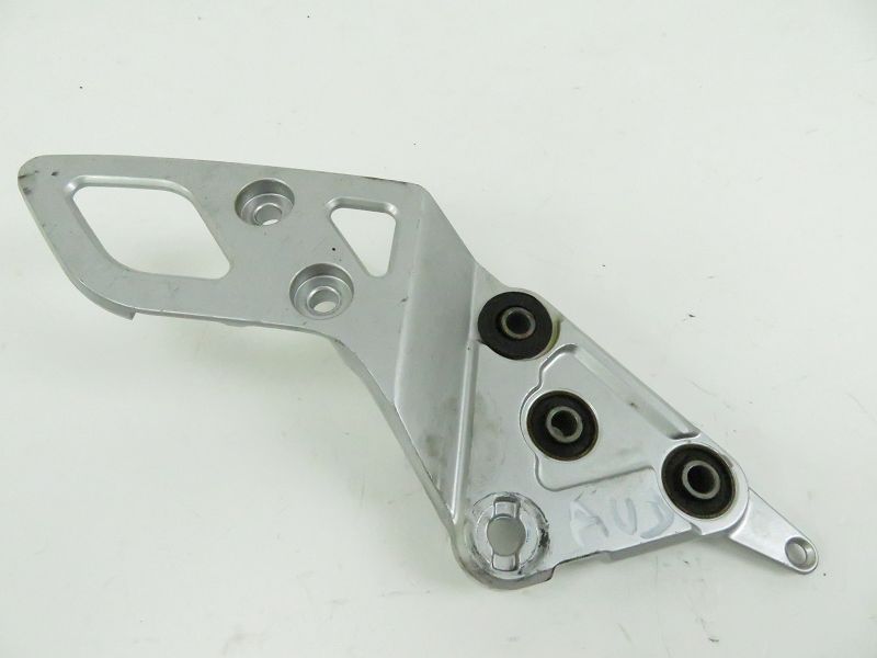 PLATINE AVANT DROITE