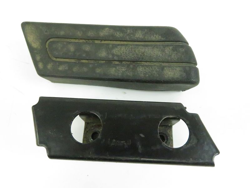 Repose pieds arriere droit