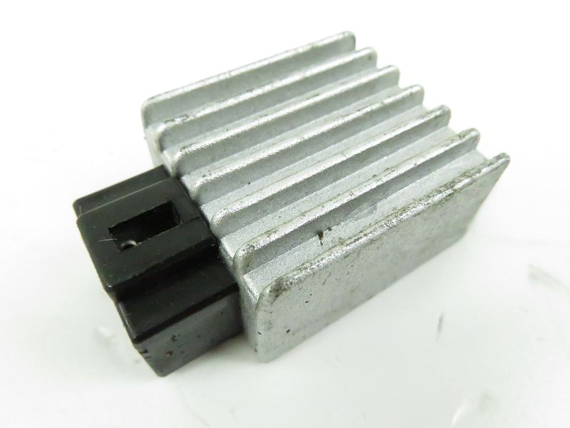 REGULATEUR DE TENSION