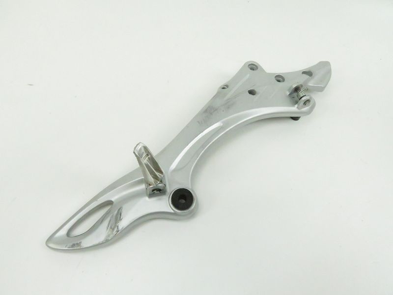 PLATINE AVANT DROITE