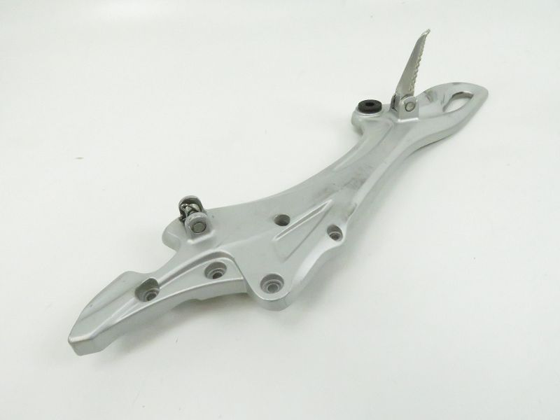 PLATINE AVANT DROITE