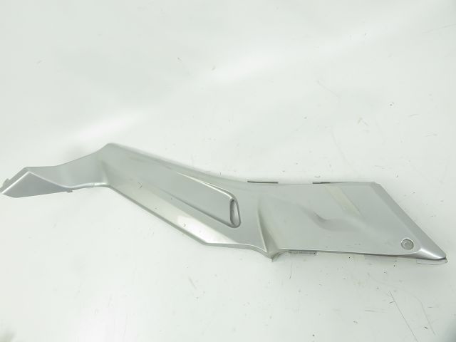 CACHE LATERAL DROIT