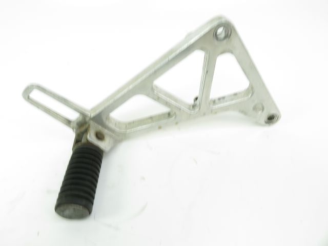 PLATINE ET REPOSE PIEDS ARRIERE DROIT