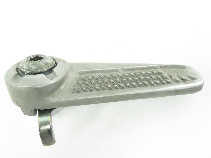 Repose pieds arriere droit