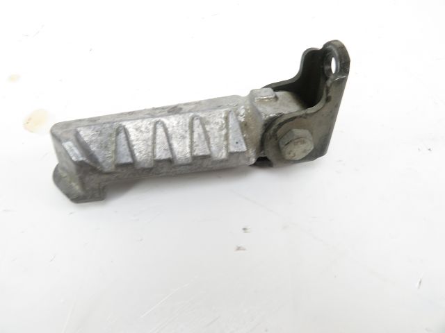 Repose pieds arriere droit