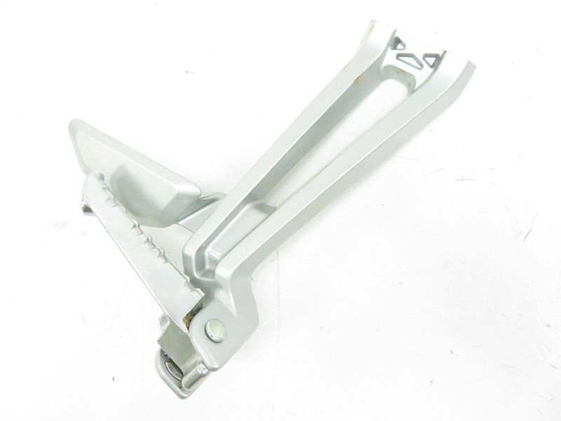 PLATINE ET REPOSE PIEDS ARRIERE DROIT