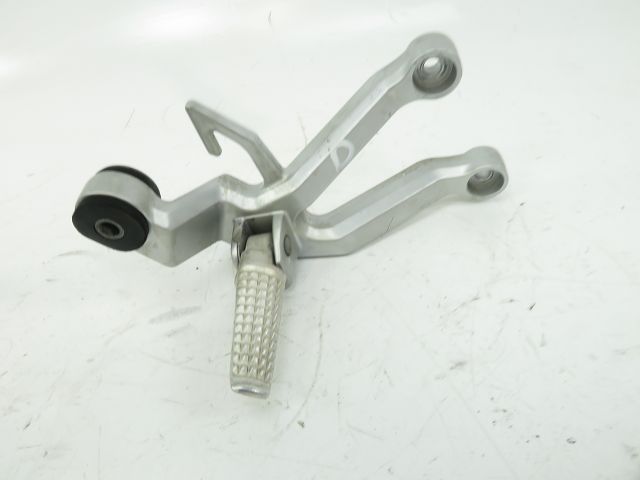 PLATINE ET REPOSE PIEDS ARRIERE DROIT