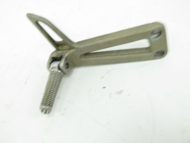 Platine et repose pieds arriere droit