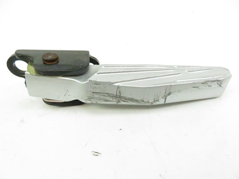 Repose pieds arriere gauche