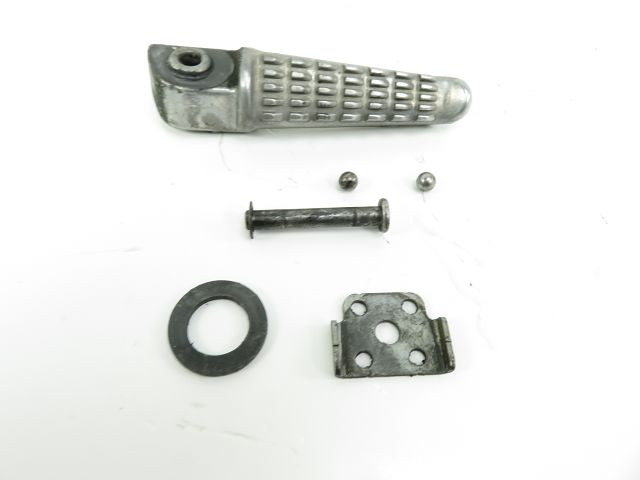 Repose pieds arriere droit