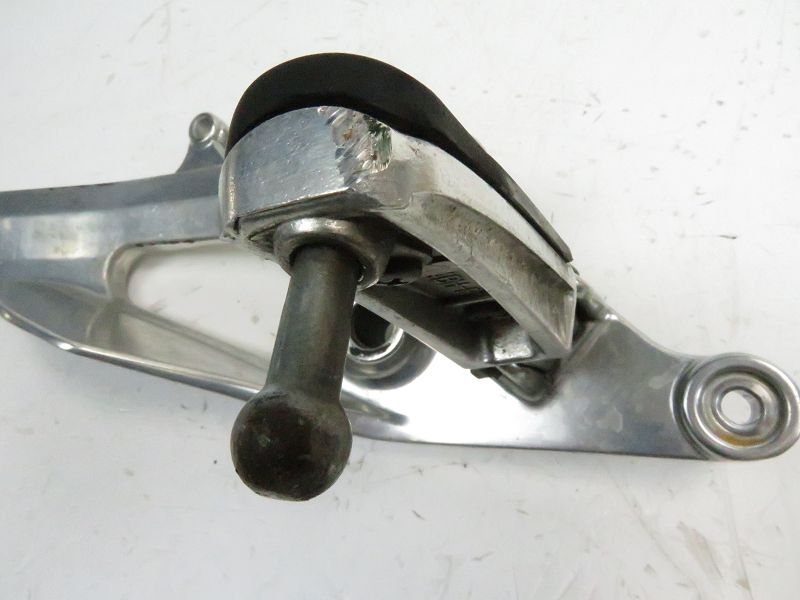 PLATINE AVANT DROITE