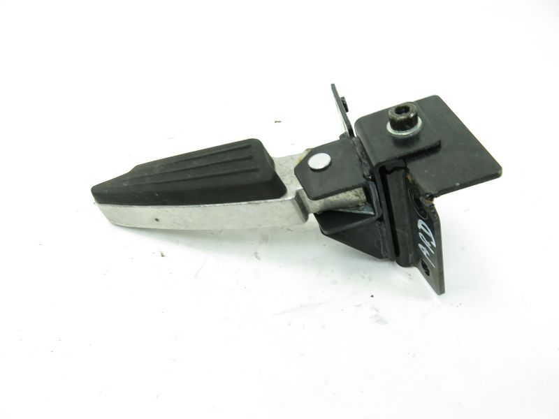 PLATINE ET REPOSE PIEDS ARRIERE DROIT