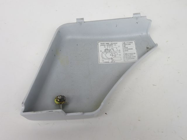 CACHE LATERAL DROIT