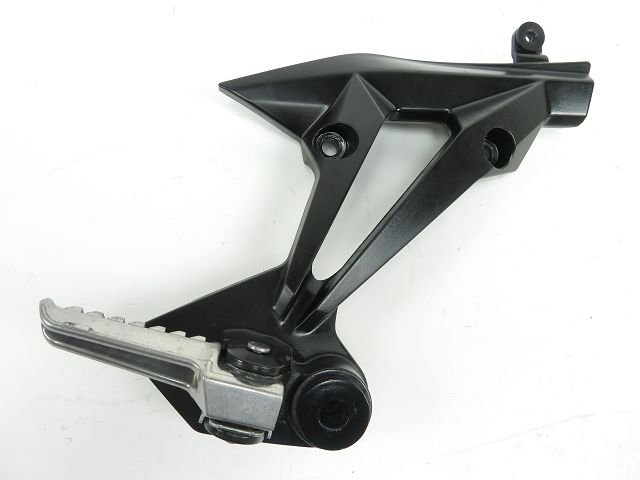 Platine et repose pieds arriere droit