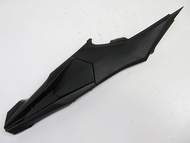 CACHE LATERAL DROIT