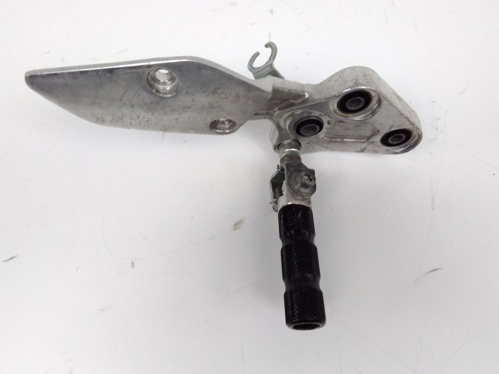 PLATINE AVANT DROITE