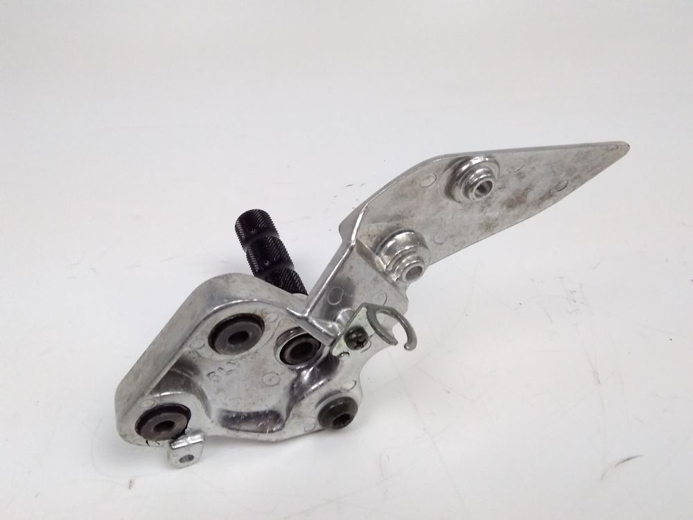 PLATINE AVANT DROITE