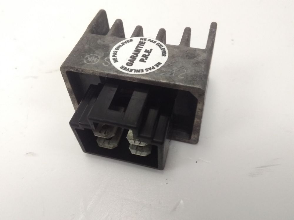 REGULATEUR DE TENSION
