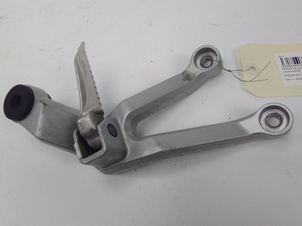 PLATINE ET REPOSE PIEDS ARRIERE DROIT