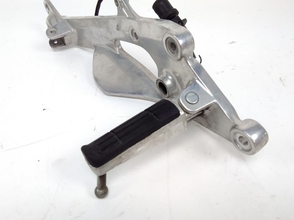 PLATINE AVANT DROITE