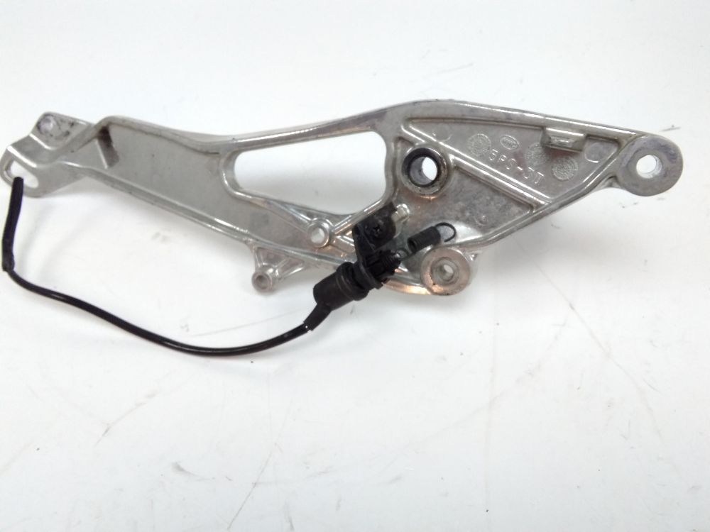 PLATINE AVANT DROITE