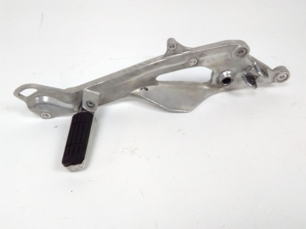 PLATINE AVANT DROITE