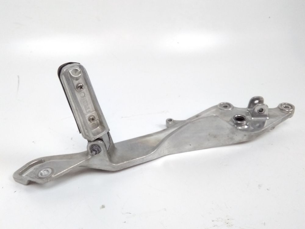 PLATINE AVANT DROITE